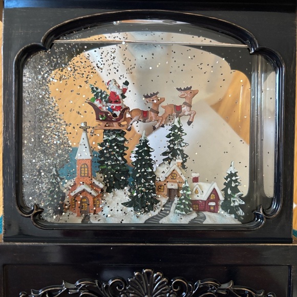 Elegant Black Lantern with Glittering Scene - Picture 1 of 10